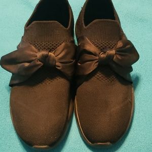 Skechers satin bow, soft ankle tennis shoes